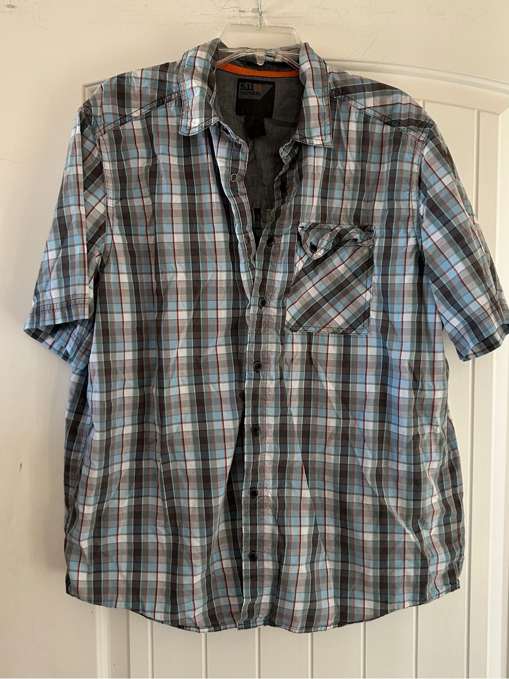 5.11 Tactical Men’s Short Sleeve snap on size large Plaid Shirt - Blue/Gray Q12